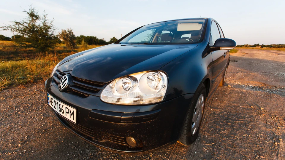 Volkswagen Golf V 1.6 FSI 2