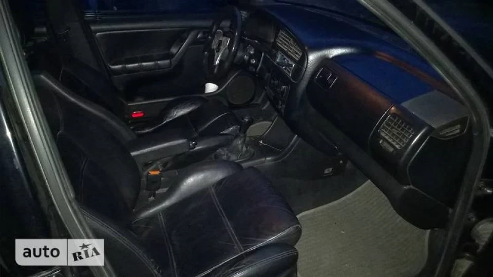 Volkswagen Golf VR6 2