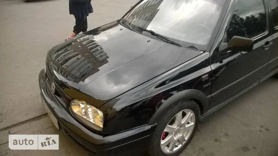 Volkswagen Golf VR6 3