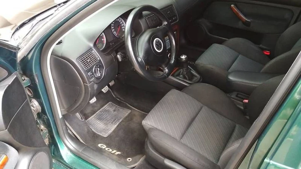 Volkswagen Golf VR6 3