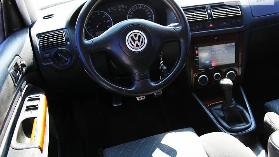 Volkswagen Golf VR6 4