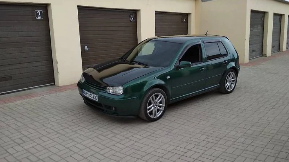 Volkswagen Golf VR6 5