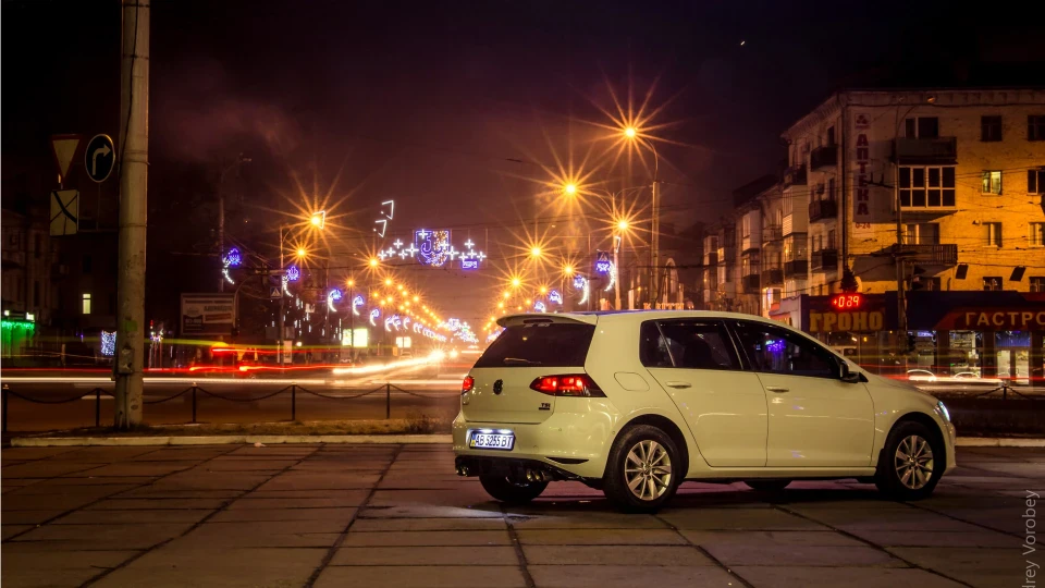 Volkswagen Golf White floW 3