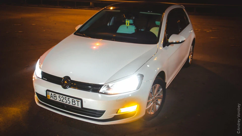 Volkswagen Golf White floW 5