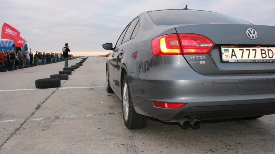 Volkswagen Jetta 1.4 TSI DSG сіра 4