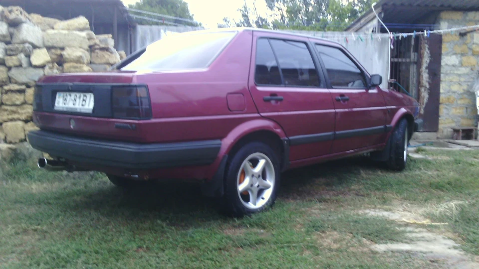 Volkswagen Jetta 1.6 PETROL 2