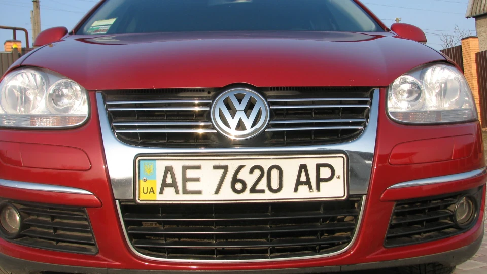 Volkswagen Jetta 1,6 Стигла Вишня 4