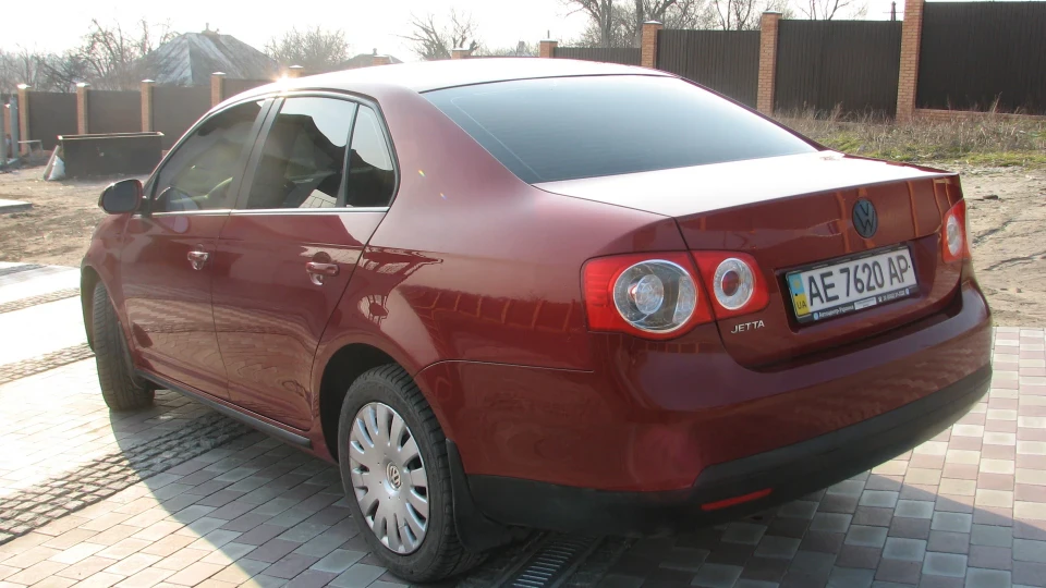 Volkswagen Jetta 1,6 Стигла Вишня 5