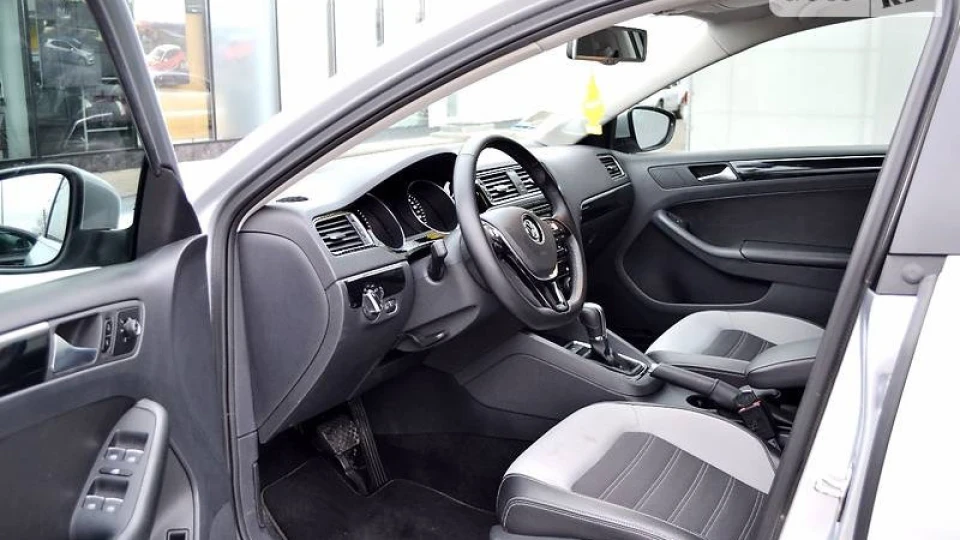 Volkswagen Jetta 1.6 tdi DSG 2