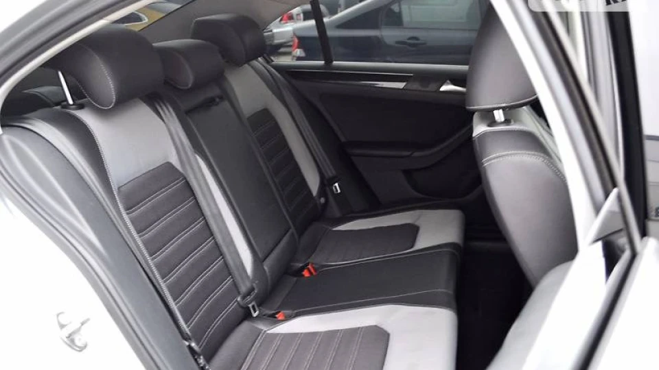 Volkswagen Jetta 1.6 tdi DSG 3