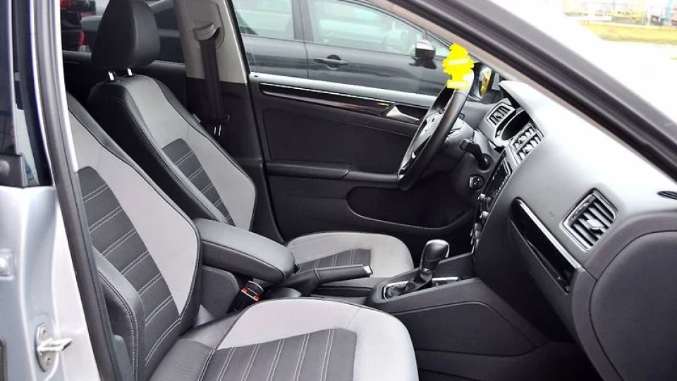 Volkswagen Jetta 1.6 tdi DSG 4