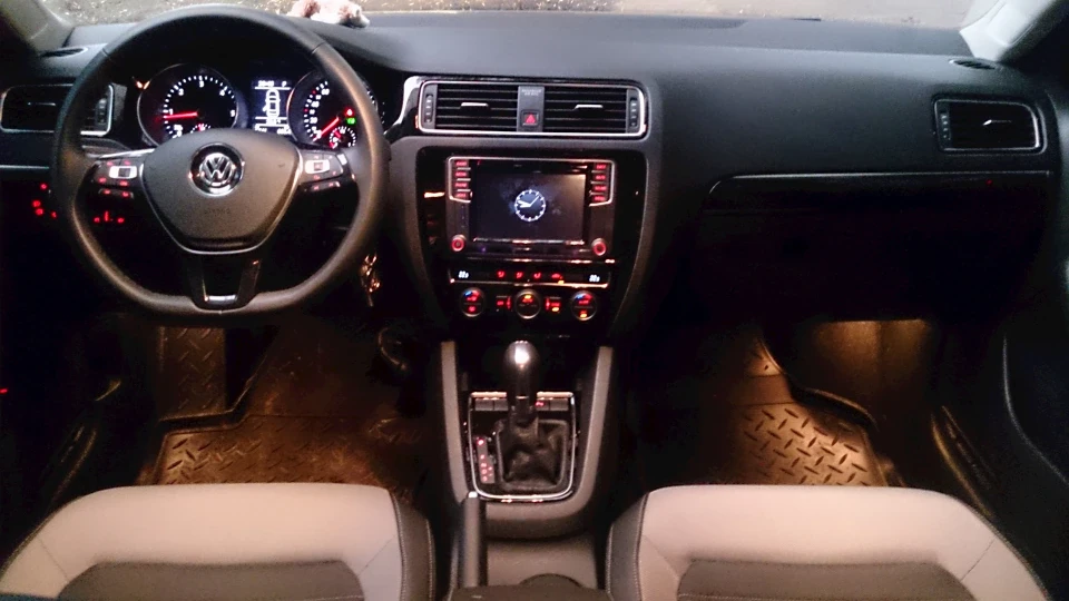 Volkswagen Jetta 1.6tdi 7dsg Premium Life 3