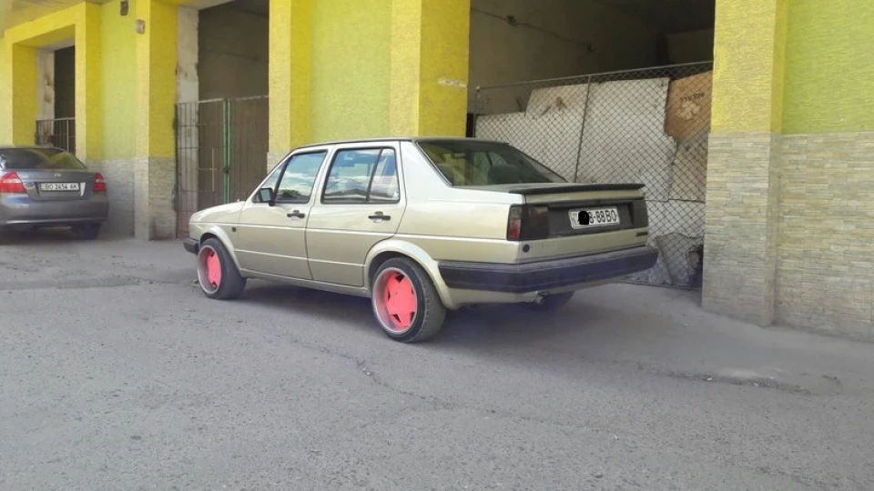 Volkswagen Jetta 1.8 Carat 2