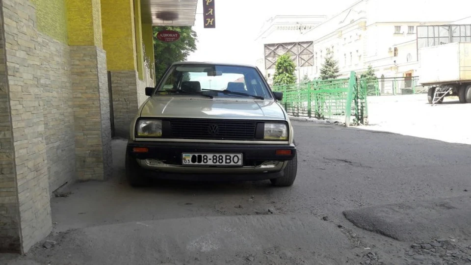 Volkswagen Jetta 1.8 Carat 4