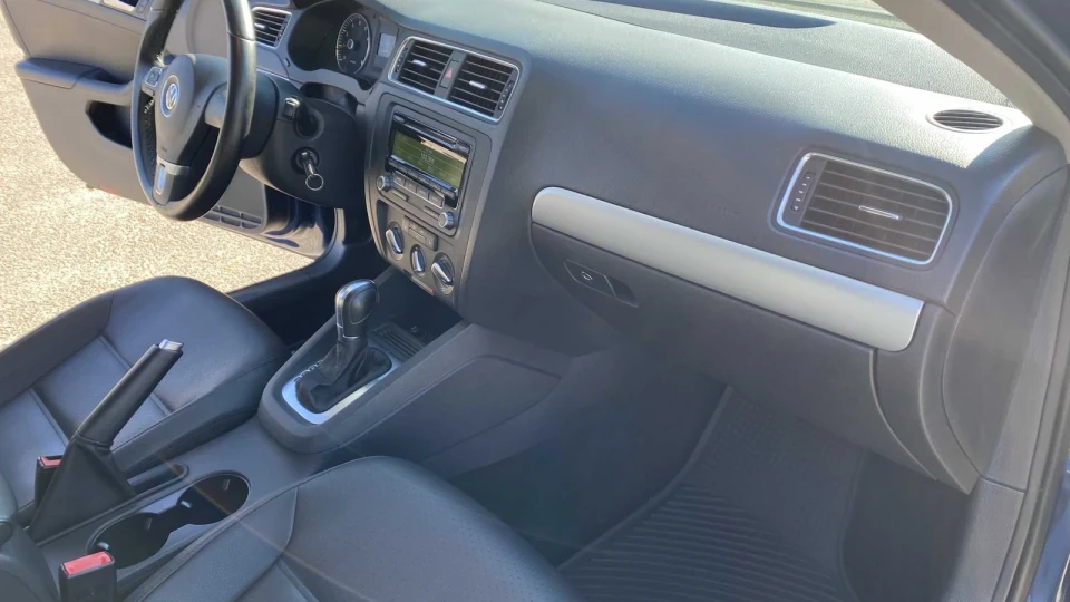 Volkswagen Jetta 1.8 Т 3