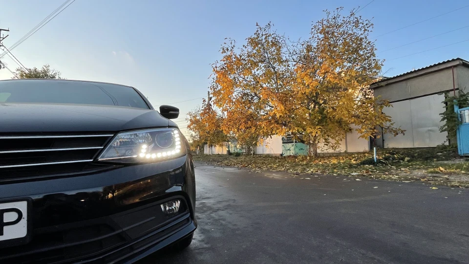 Volkswagen Jetta 1.8 турбо) 3