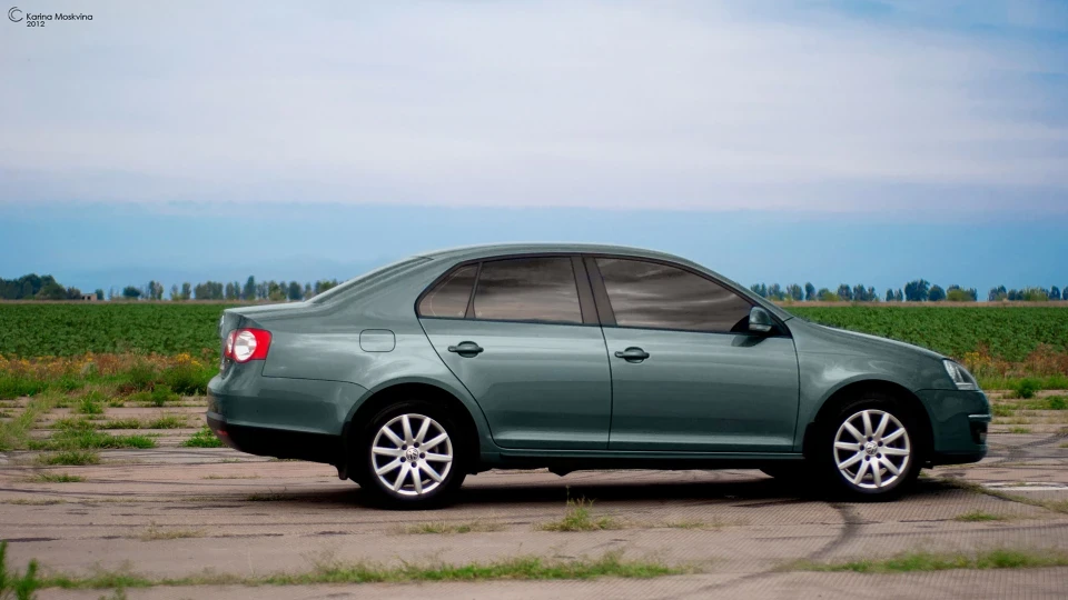 Volkswagen Jetta 1.9 TDI DSG 4
