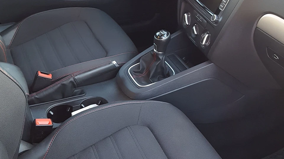 Volkswagen Jetta 2.0 GLI TURBO 3