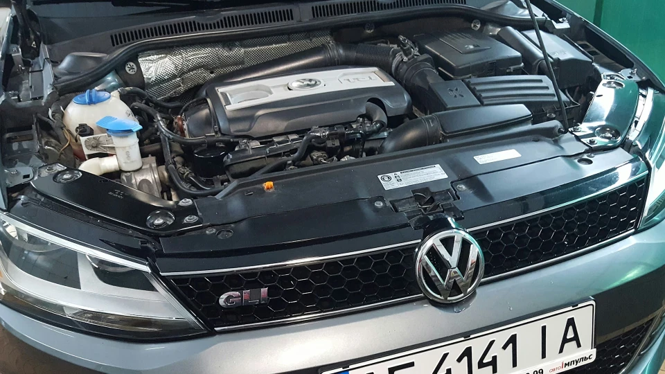 Volkswagen Jetta 2.0 GLI TURBO 4