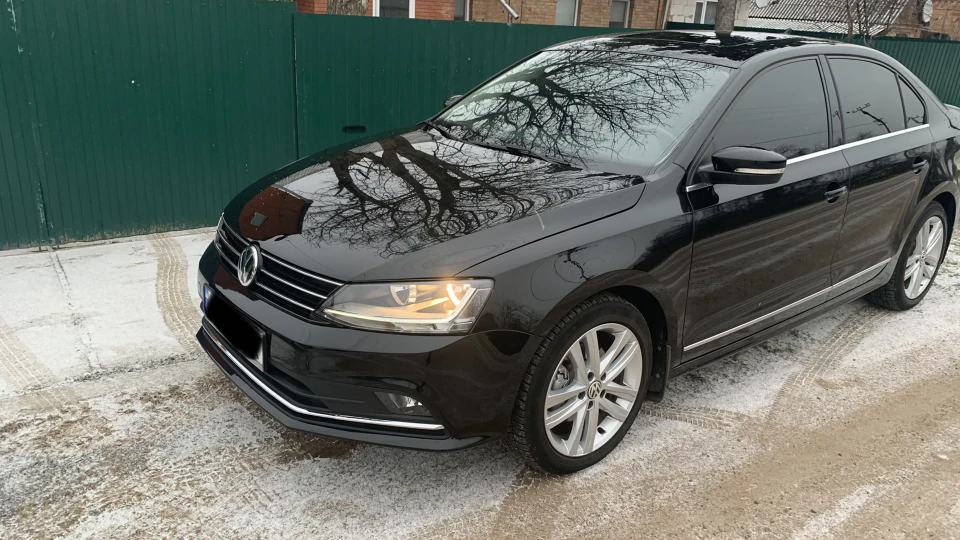 Volkswagen Jetta 2017 1.8L I4 FI black 2