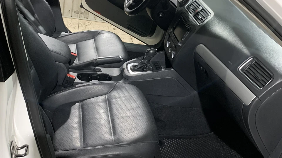 Volkswagen Jetta 2.5 SE Біла Табуретка 5