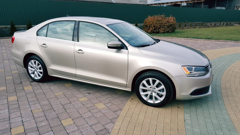 Volkswagen Jetta 2.5 SE 2