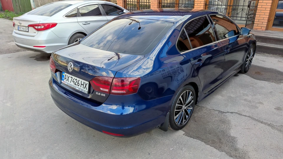Volkswagen Jetta 2,5 SE 4