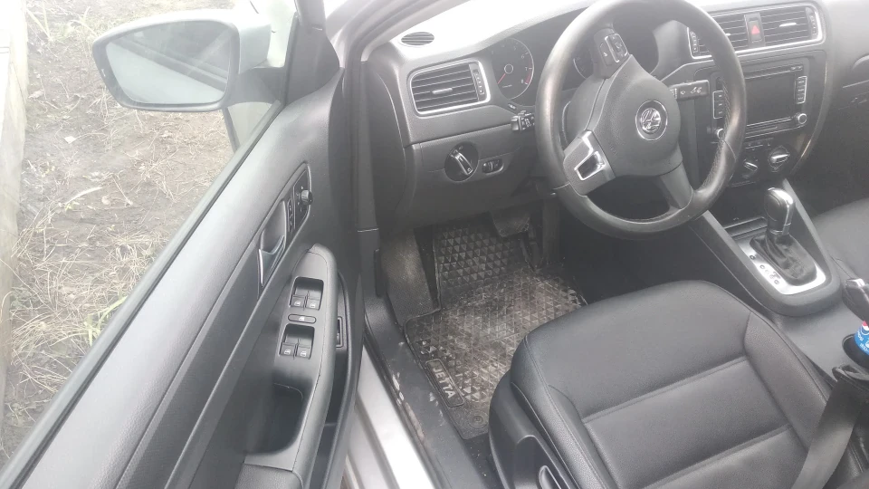 Volkswagen Jetta 2.5 SE 2