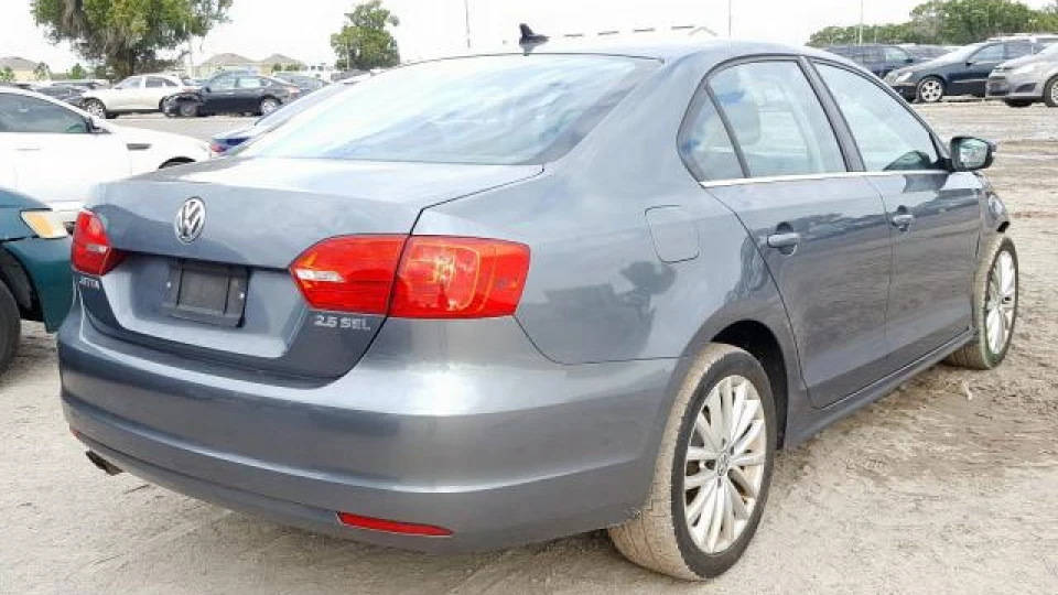 Volkswagen Jetta 2.5 SEL USA 3