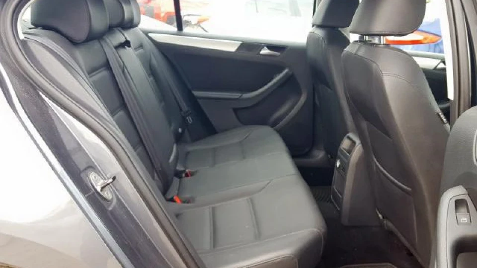 Volkswagen Jetta 2.5 SEL USA 5
