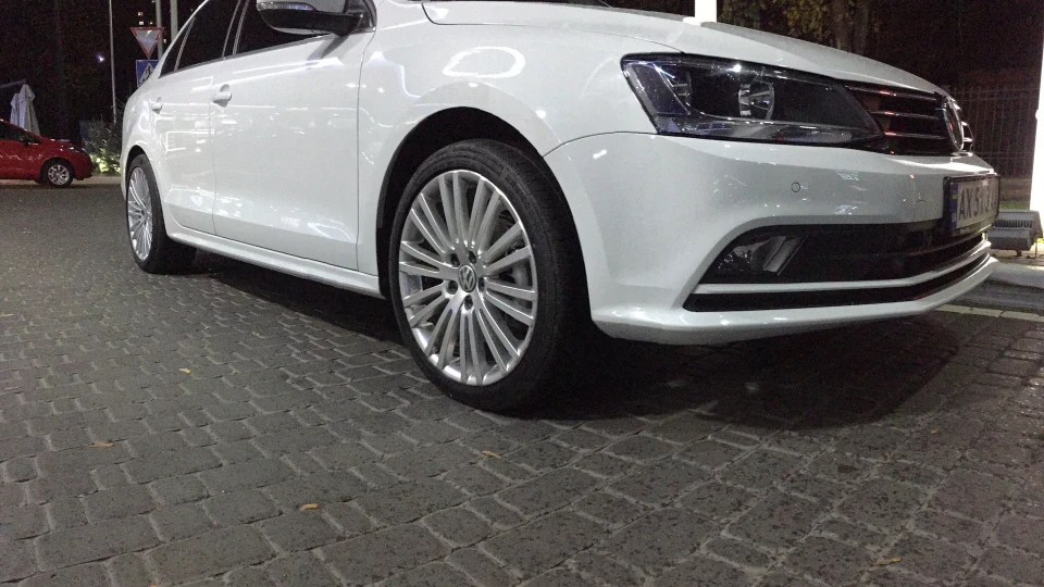 Volkswagen Jetta Біла комфортна 2