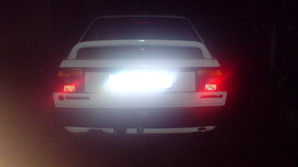 Volkswagen Jetta білий,1,6-бензин 2