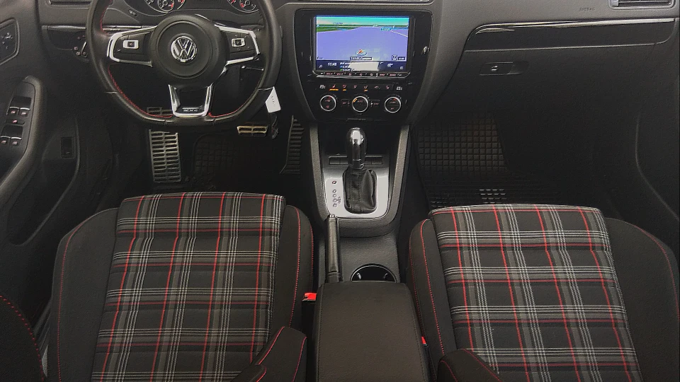 Volkswagen Jetta Brown 2.0 TDI (140 P.S) 3