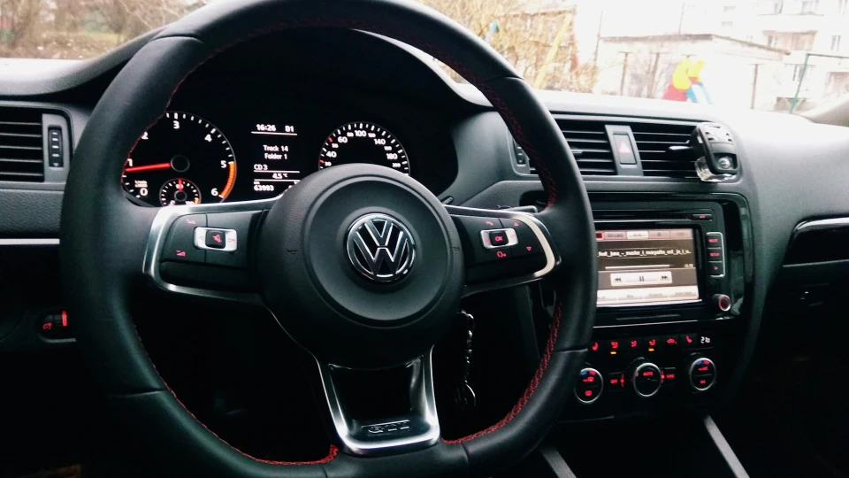 Volkswagen Jetta Brown 2.0 TDI (140 P.S) 4