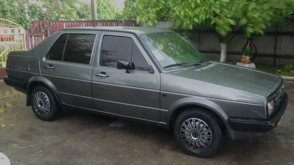 Volkswagen Jetta GL 2