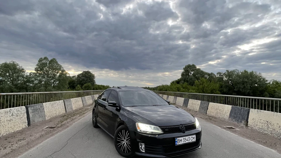 Volkswagen Jetta GLI 2.0 TSI 2