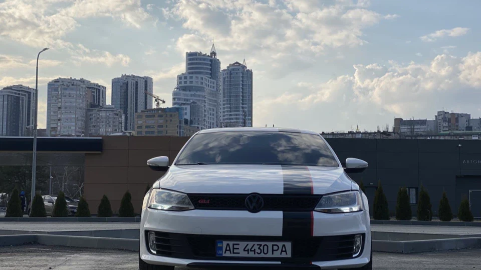 Volkswagen Jetta GLI 2.0 turbo 300 hp 2