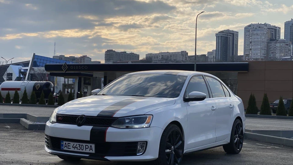 Volkswagen Jetta GLI 2.0 turbo 300 hp 3