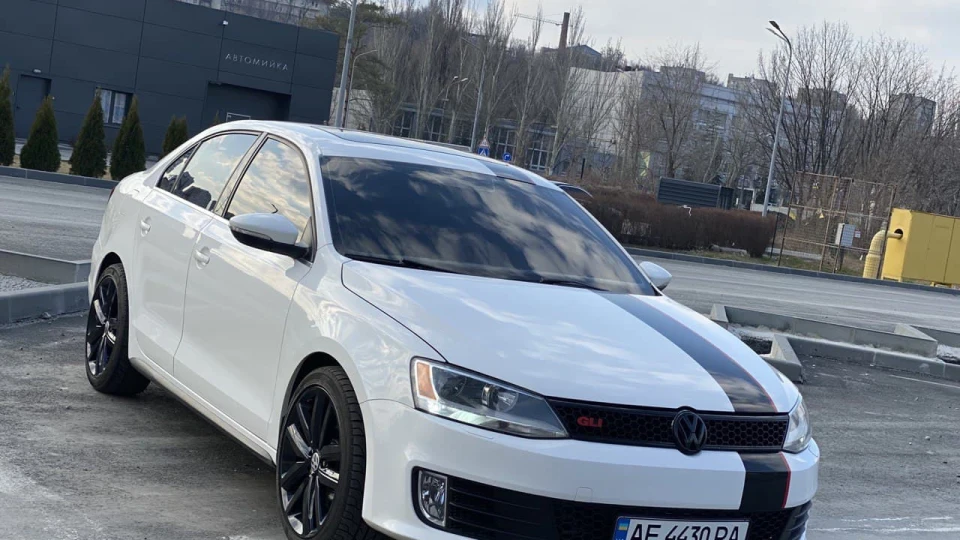 Volkswagen Jetta GLI 2.0 turbo 300 hp 4