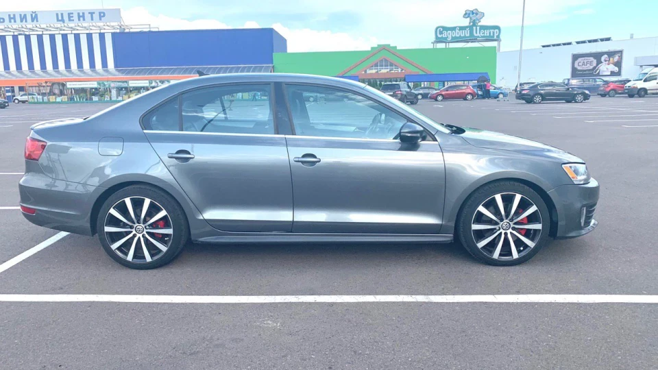 Volkswagen Jetta GLI 2.0 turbo 2