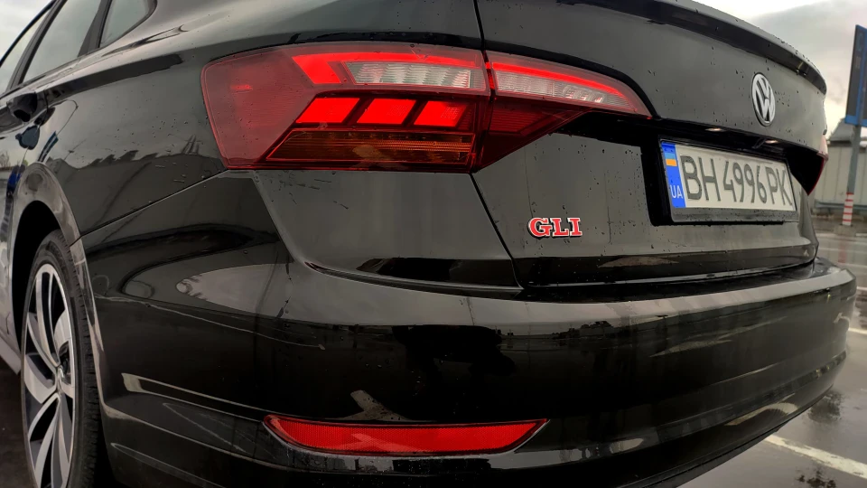 Volkswagen Jetta GLI 2019 Black 5