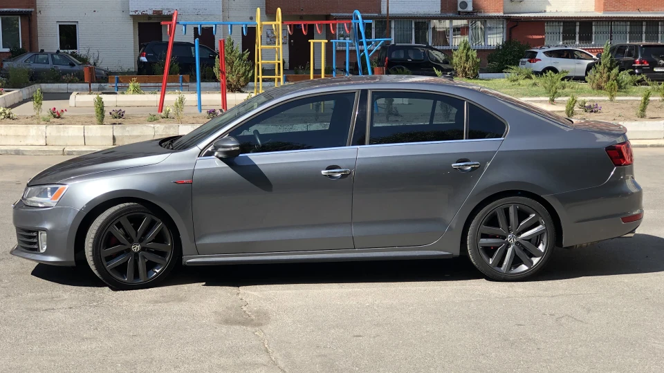 Volkswagen Jetta GLI MK6 [2.0T] 4