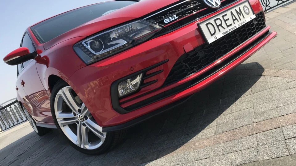 Volkswagen Jetta GLI - Red