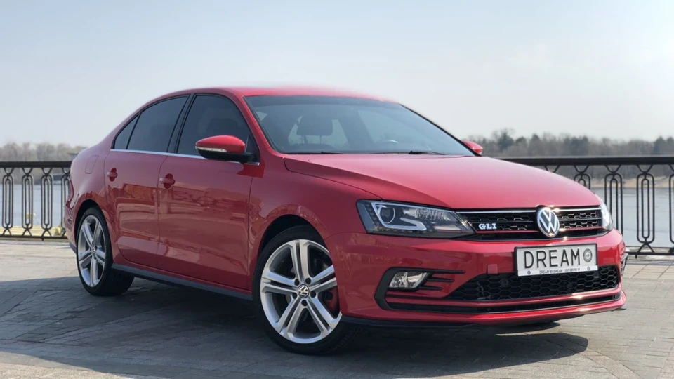 Volkswagen Jetta GLI - Red 2