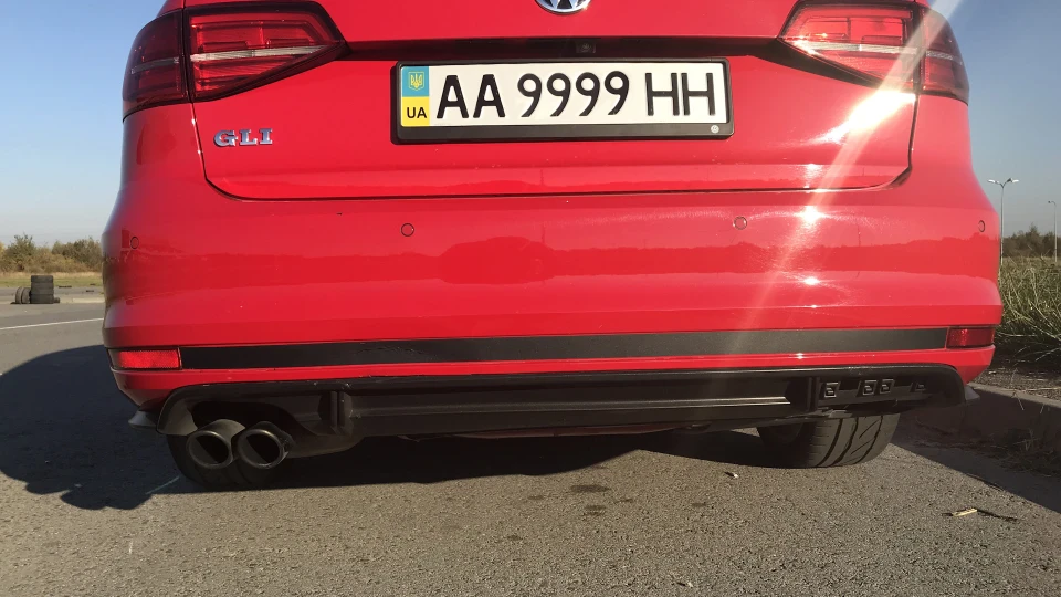 Volkswagen Jetta GLI - Red 3