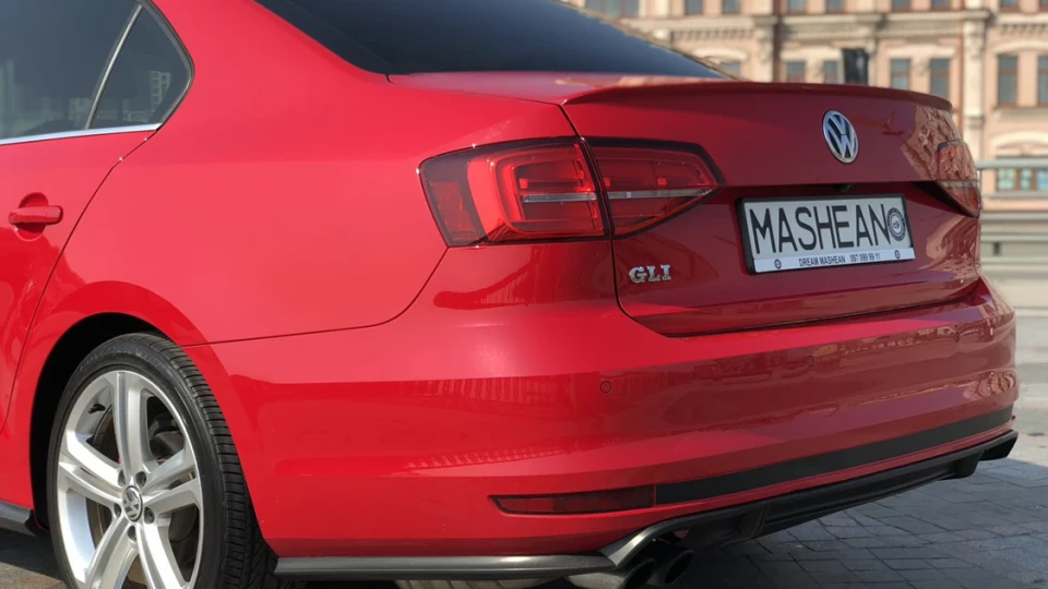 Volkswagen Jetta GLI - Red 4