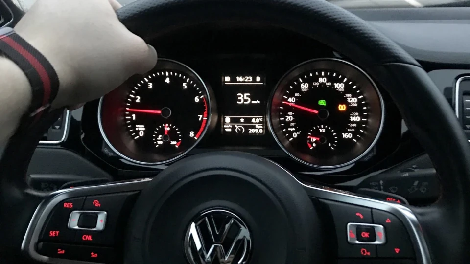 Volkswagen Jetta GLI 3