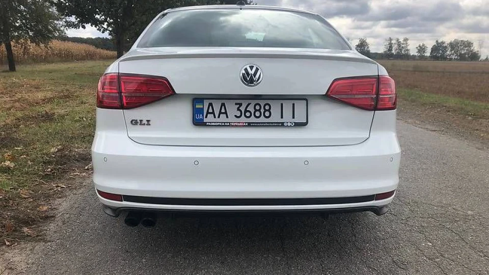 Volkswagen Jetta GLI 4