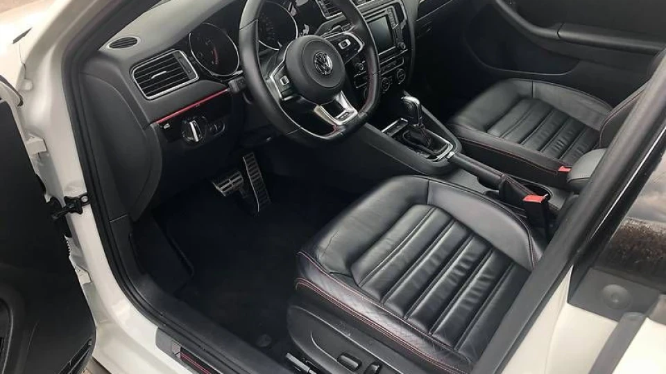 Volkswagen Jetta GLI 5