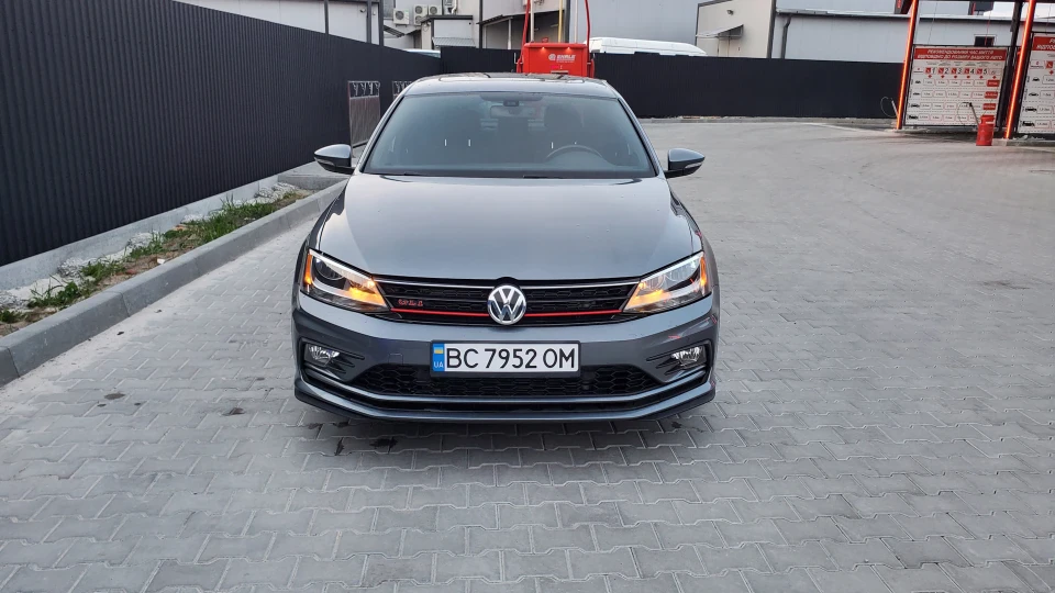 Volkswagen Jetta GLI 2